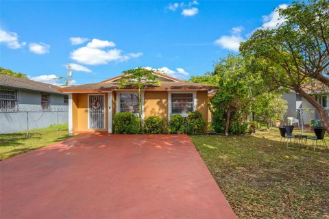 Купить виллу или дом в Флорида-Сити, Флорида 3 спальни, 101.45м2, № 1998491 - фото 3