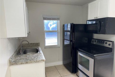 Apartment in Fort Lauderdale, Florida 2 bedrooms, 72 sq.m. № 1989320 - photo 7