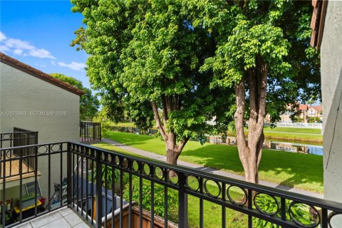 Townhouse in Miami, Florida 2 bedrooms, 99.96 sq.m. № 2318333