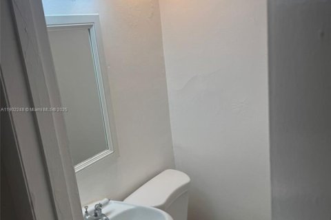 Condo in North Miami Beach, Florida, 2 bedrooms  № 1953746 - photo 3