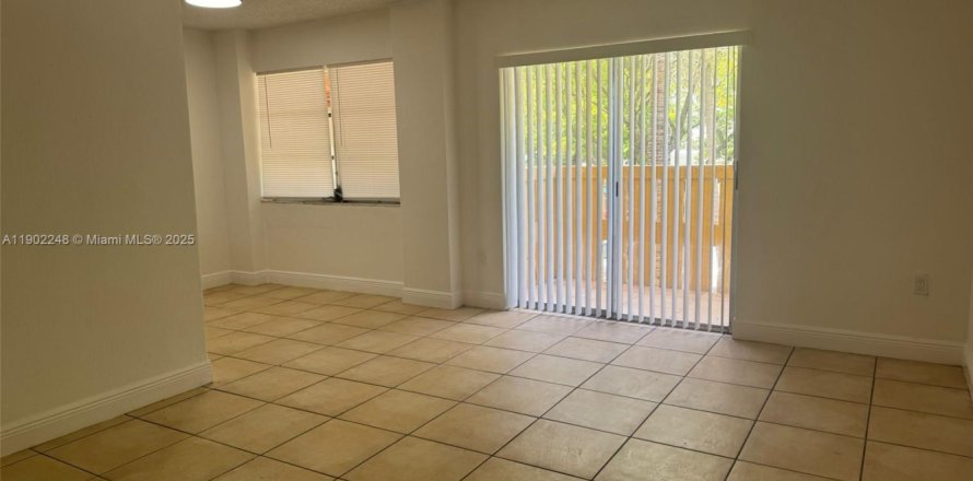 Condo in North Miami Beach, Florida, 2 bedrooms  № 1953746