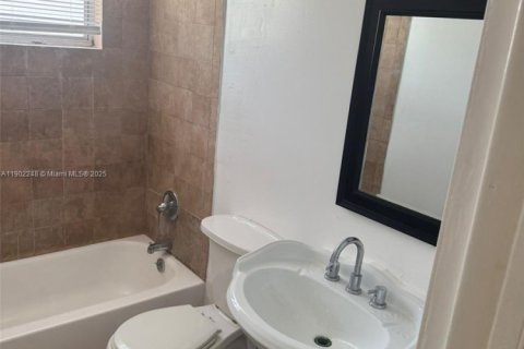 Condo in North Miami Beach, Florida, 2 bedrooms  № 1953746 - photo 5