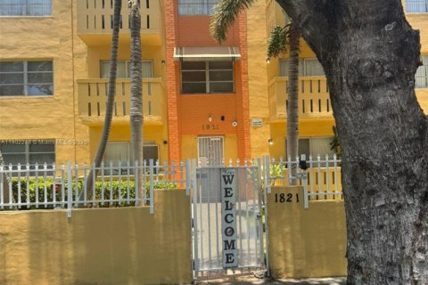 Condo in North Miami Beach, Florida, 2 bedrooms  № 1953746 - photo 8