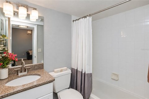 Copropriété à vendre à Sarasota, Floride: 2 chambres, 105.72 m2 № 2403312 - photo 14