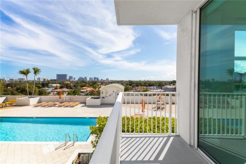 Copropriété à louer à Miami, Floride: 1 chambre, 105.35 m2 № 2055587 - photo 1