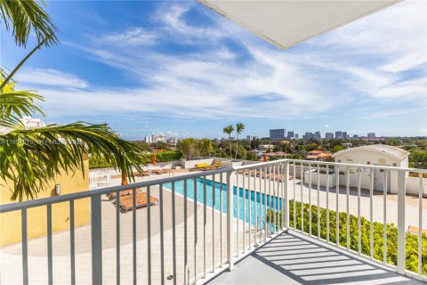 Copropriété à louer à Miami, Floride: 1 chambre, 105.35 m2 № 2055587 - photo 2