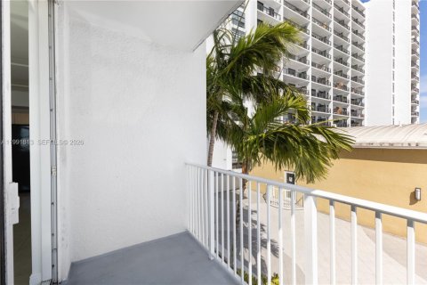 Copropriété à louer à Miami, Floride: 1 chambre, 105.35 m2 № 2055587 - photo 7