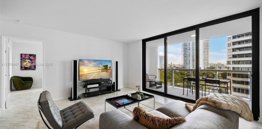 Condominio en Miami Beach, Florida, 2 dormitorios № 1714357