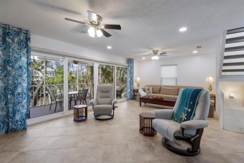 Condo in Holmes Beach, Florida, 3 bedrooms  № 1905937 - photo 15