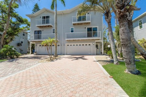 Condo in Holmes Beach, Florida, 3 bedrooms  № 1905937 - photo 1
