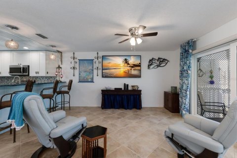 Condo in Holmes Beach, Florida, 3 bedrooms  № 1905937 - photo 17