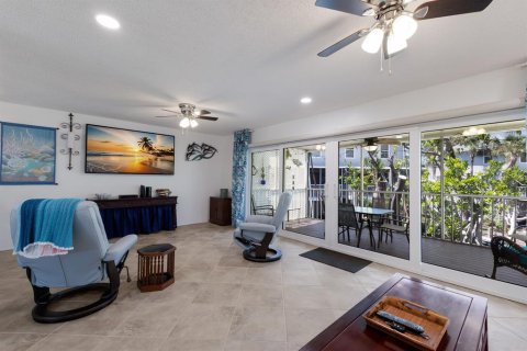 Condo in Holmes Beach, Florida, 3 bedrooms  № 1905937 - photo 13