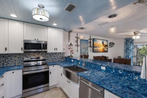 Condo in Holmes Beach, Florida, 3 bedrooms  № 1905937 - photo 11