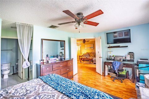 Condo in Largo, Florida, 2 bedrooms  № 1918758 - photo 11