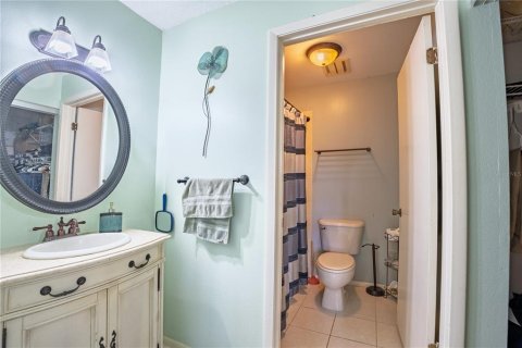Condo in Largo, Florida, 2 bedrooms  № 1918758 - photo 12