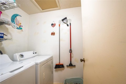 Condo in Largo, Florida, 2 bedrooms  № 1918758 - photo 14