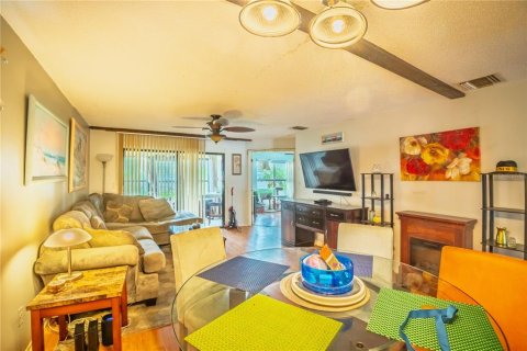Condo in Largo, Florida, 2 bedrooms  № 1918758 - photo 4
