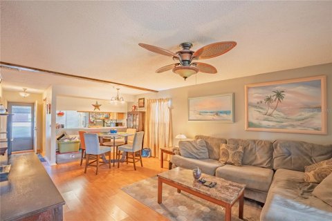 Condo in Largo, Florida, 2 bedrooms  № 1918758 - photo 5