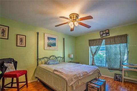 Condo in Largo, Florida, 2 bedrooms  № 1918758 - photo 8