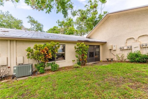 Condo in Largo, Florida, 2 bedrooms  № 1918758 - photo 18
