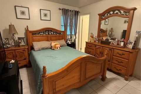Casa en venta en Tampa, Florida, 3 dormitorios, 96.43 m2 № 1905351 - foto 10