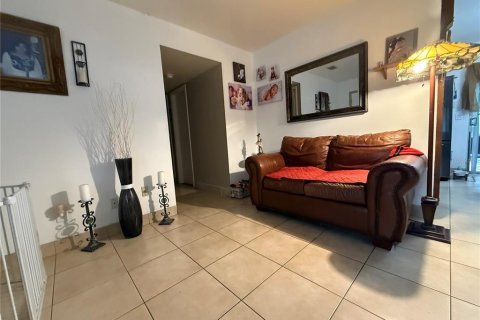 Casa en venta en Tampa, Florida, 3 dormitorios, 96.43 m2 № 1905351 - foto 12