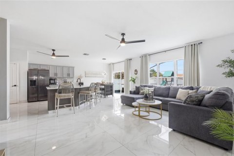 Casa en venta en Winter Haven, Florida, 5 dormitorios, 239.41 m2 № 2097018 - foto 10