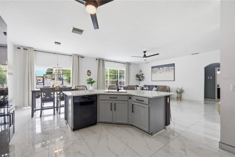 Casa en venta en Winter Haven, Florida, 5 dormitorios, 239.41 m2 № 2097018 - foto 16