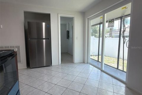 House in Tampa, Florida 4 bedrooms, 125.05 sq.m. № 2378071 - photo 5