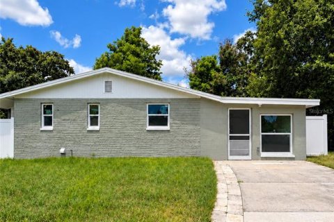 House in Tampa, Florida 4 bedrooms, 125.05 sq.m. № 2378071