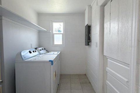 House in Tampa, Florida 4 bedrooms, 125.05 sq.m. № 2378071 - photo 6