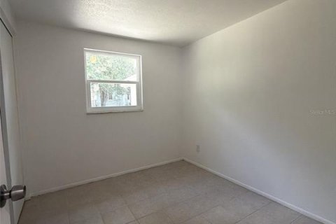 House in Tampa, Florida 4 bedrooms, 125.05 sq.m. № 2378071 - photo 14