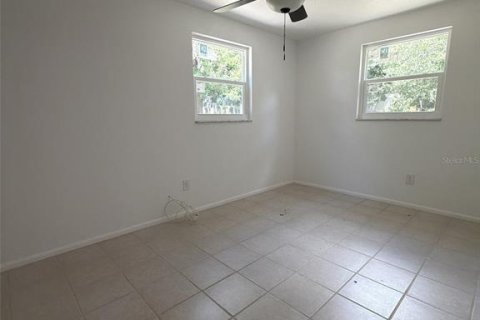 House in Tampa, Florida 4 bedrooms, 125.05 sq.m. № 2378071 - photo 27