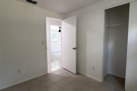 House in Tampa, Florida 4 bedrooms, 125.05 sq.m. № 2378071 - photo 13