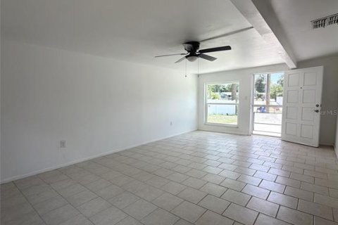 House in Tampa, Florida 4 bedrooms, 125.05 sq.m. № 2378071 - photo 19