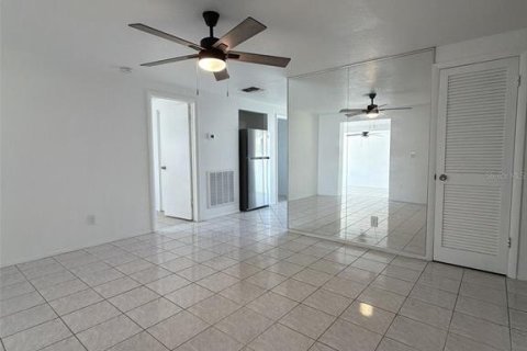 House in Tampa, Florida 4 bedrooms, 125.05 sq.m. № 2378071 - photo 22
