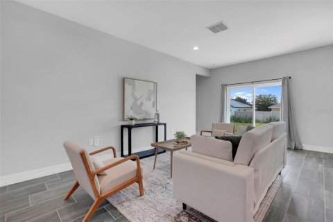 Villa ou maison à vendre à Poinciana, Floride: 4 chambres, 162.3 m2 № 2227210 - photo 5