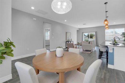 Villa ou maison à vendre à Poinciana, Floride: 4 chambres, 162.3 m2 № 2227210 - photo 3