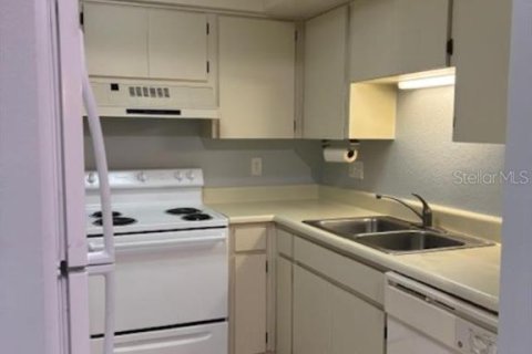 Condo in Palm Harbor, Florida, 2 bedrooms  № 1833354 - photo 5