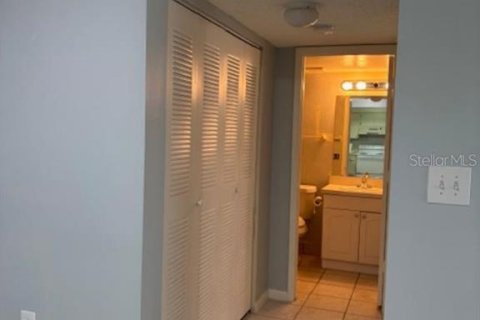 Condo in Palm Harbor, Florida, 2 bedrooms  № 1833354 - photo 7