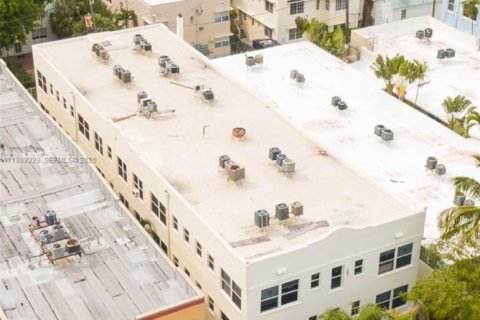 Condo in Miami Beach, Florida, 2 bedrooms  № 2051484 - photo 14