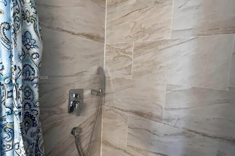 Condo in Miami Beach, Florida, 2 bedrooms  № 2051484 - photo 8