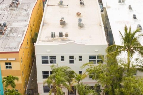 Condo in Miami Beach, Florida, 2 bedrooms  № 2051484 - photo 13