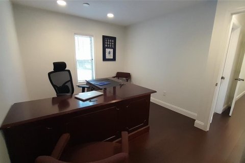 Propiedad comercial en alquiler en Altamonte Springs, Florida, 141.03 m2 № 1538687 - foto 5