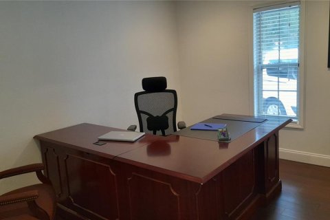 Propiedad comercial en alquiler en Altamonte Springs, Florida, 141.03 m2 № 1538687 - foto 4