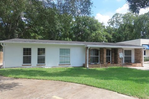 Propiedad comercial en alquiler en Altamonte Springs, Florida, 141.03 m2 № 1538687 - foto 1