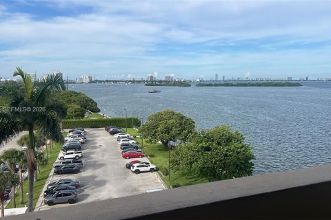 Condo in Miami, Florida, 1 bedroom № 2077453 - photo 10
