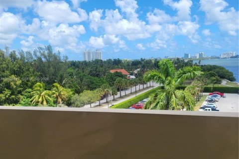 Condo in Miami, Florida, 1 bedroom № 2077453 - photo 8