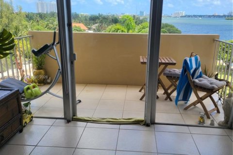 Condo in Miami, Florida, 1 bedroom № 2077453 - photo 6