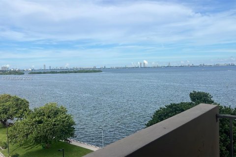 Condo in Miami, Florida, 1 bedroom № 2077453 - photo 9